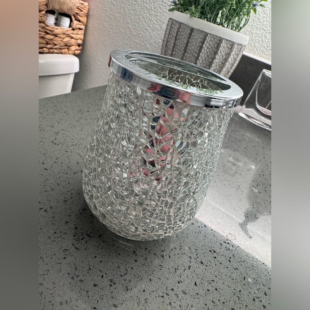 Toothbrush holder